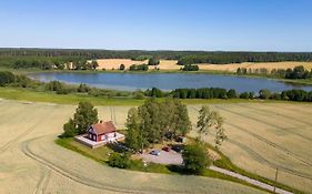 Gard Med Egen Sjoe Med Bryggbat, Nyrenoverat!